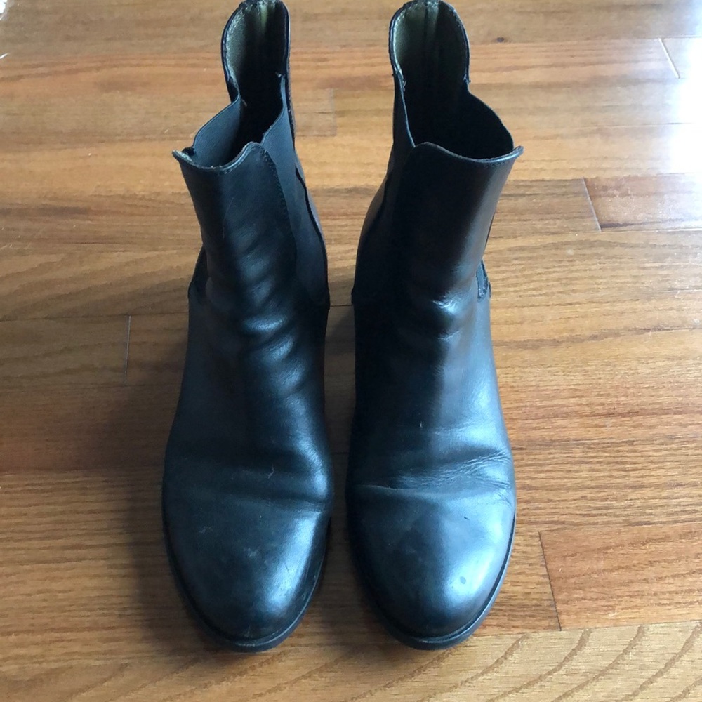 No6 Black Chelsea boots